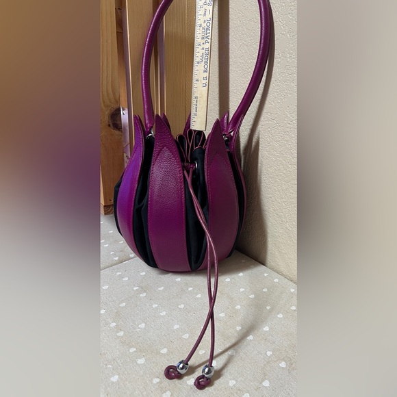 Via Amsterdam-Elegant Purple Tulip leather and black canvas handbag. - Picture 6 of 10